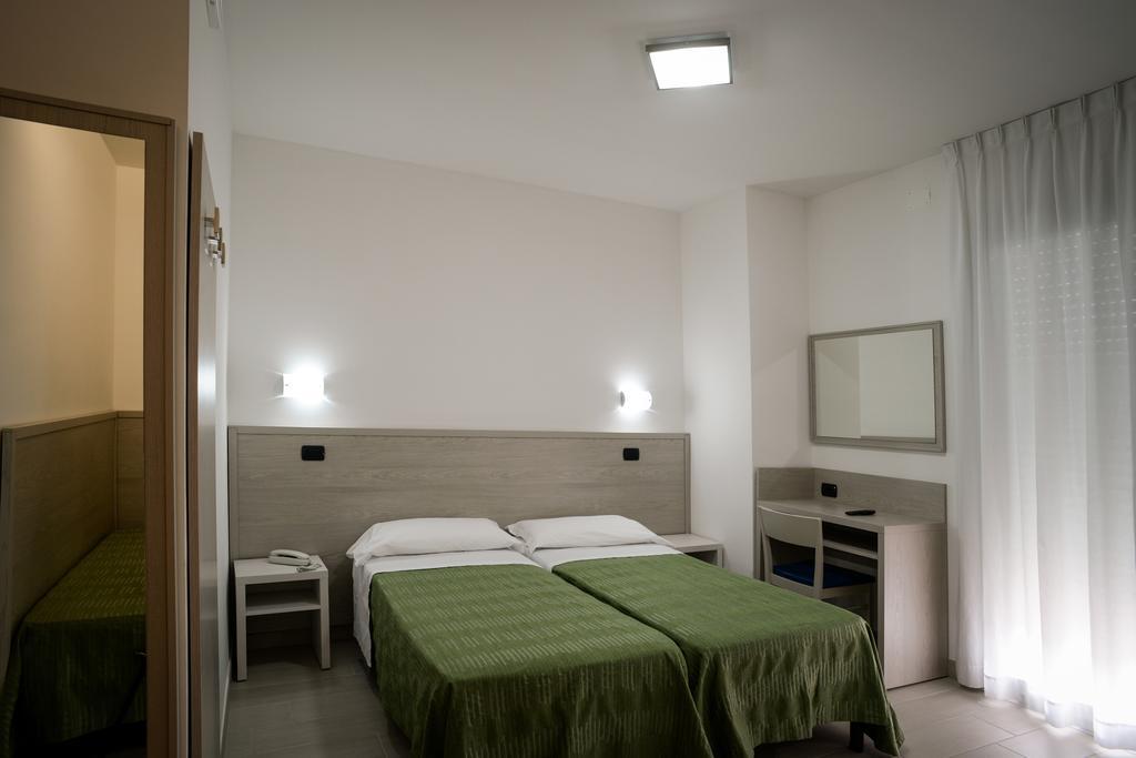 Hotel Clipper Giulianova Exteriör bild