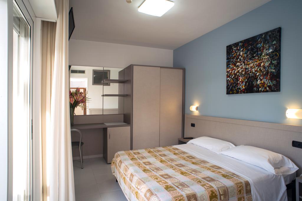 Hotel Clipper Giulianova Exteriör bild