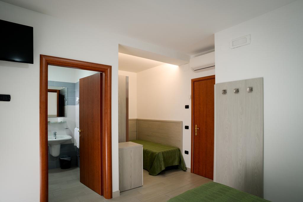 Hotel Clipper Giulianova Exteriör bild