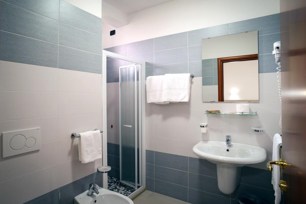 Hotel Clipper Giulianova Exteriör bild