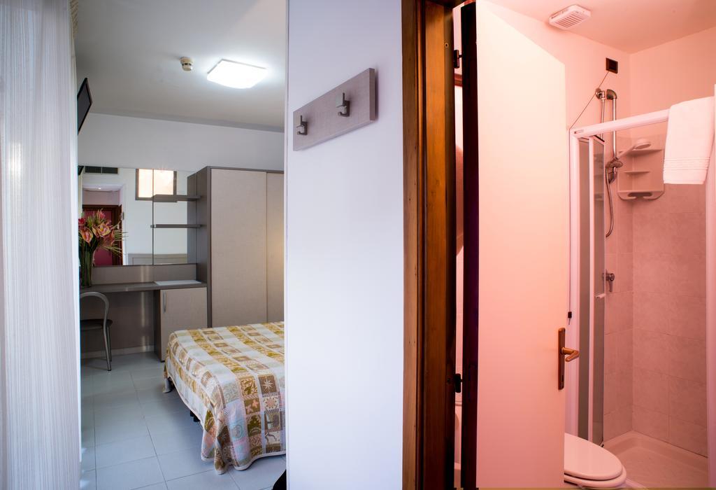 Hotel Clipper Giulianova Exteriör bild