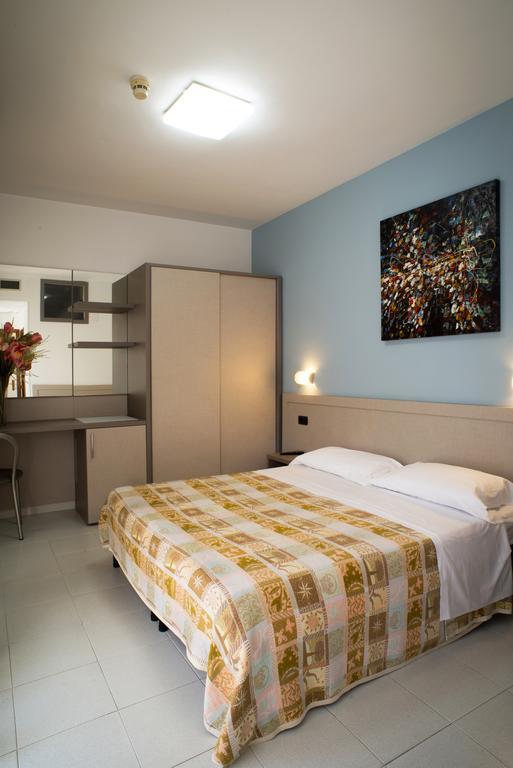 Hotel Clipper Giulianova Exteriör bild