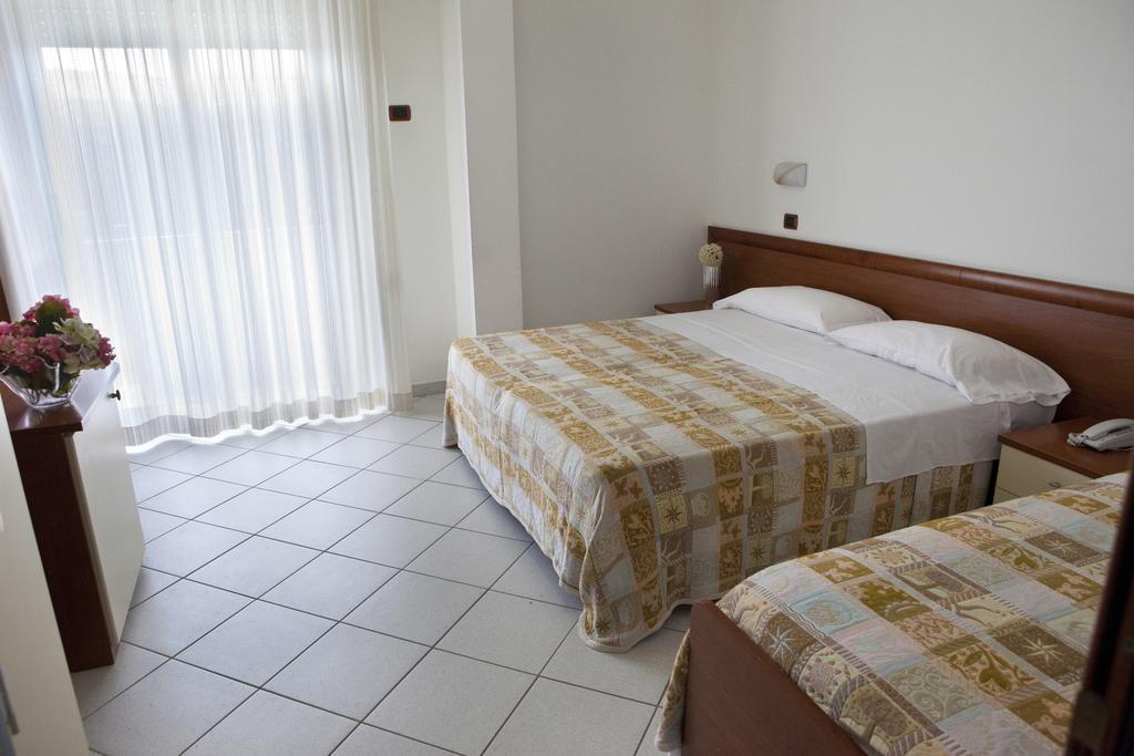 Hotel Clipper Giulianova Exteriör bild
