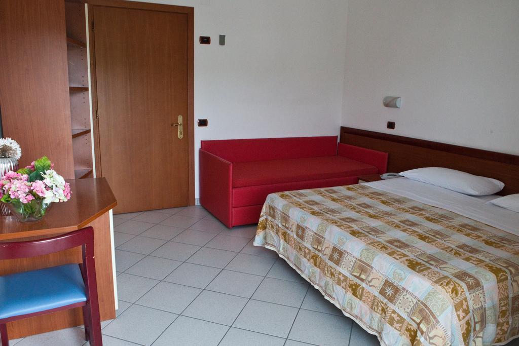 Hotel Clipper Giulianova Exteriör bild