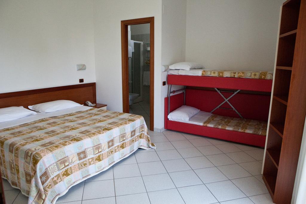 Hotel Clipper Giulianova Exteriör bild