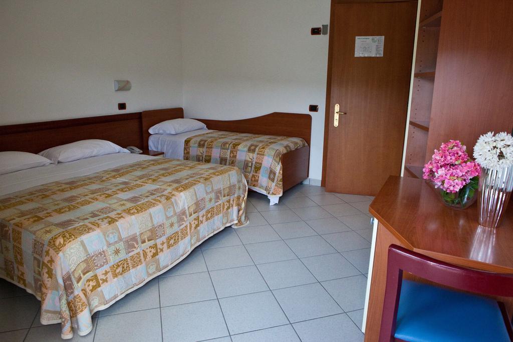 Hotel Clipper Giulianova Exteriör bild
