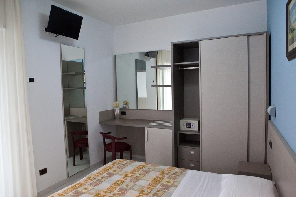 Hotel Clipper Giulianova Exteriör bild